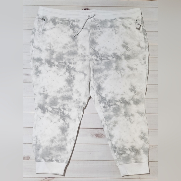 Old Navy Pants - Old Navy Women's High Rise Dynamic Joggers 4XL - New With Tags